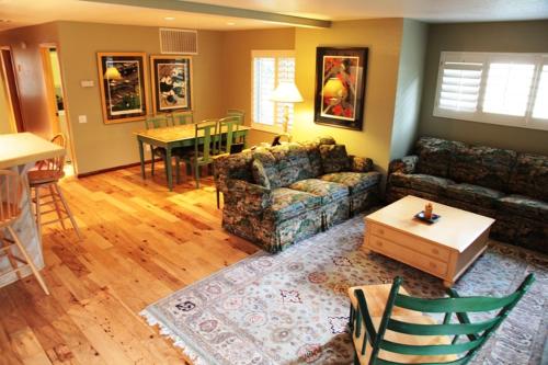 Snowcreek Iv #559 Condo - image 6