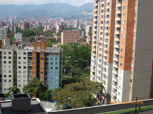 Cerca al estadio familiar parqueadero piscina, Medellín (fotografie 4)