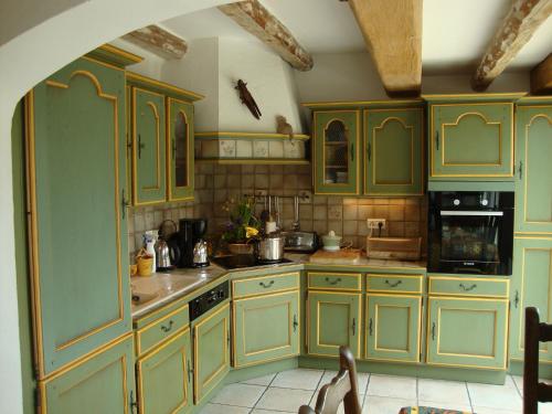 Kitchen, Villa L'Adret et sa piscine in Antibes
