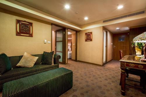 room detail thumbnail 1