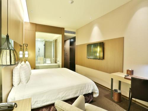 131562283 Hotel Intrendy