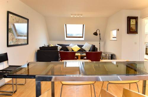 Modern And Open-plan Maisonette By Chalk Farm, Camden, London