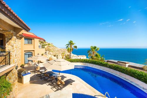 Private Retreat with Large Pool Deck at Villa Isla