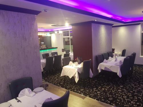 Bar/lounge, Ascot Grange Hotel - Voujon Restaurant in Headingley