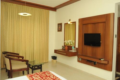 Ponnis Grand Inn – Chennai, IL