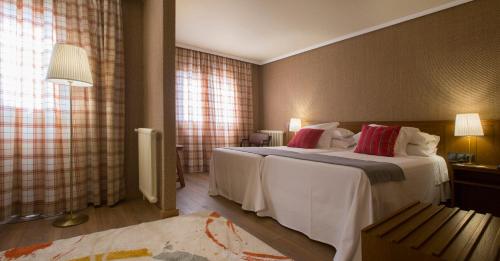 Superior Double or Twin Room Hotel-Hostal Sport 3