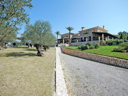 Spacious holiday home in Ariany with swimming pool gîte à louer Manacor