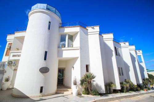 Hotel Il Faro Della Guitgia Tommasino - image 11