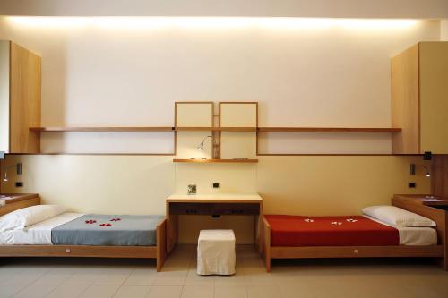 Bed in 12-Bed Mixed Dormitory Room