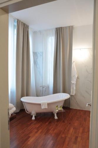 Palazzo Cini Luxury Rooms in Pisa - image 14