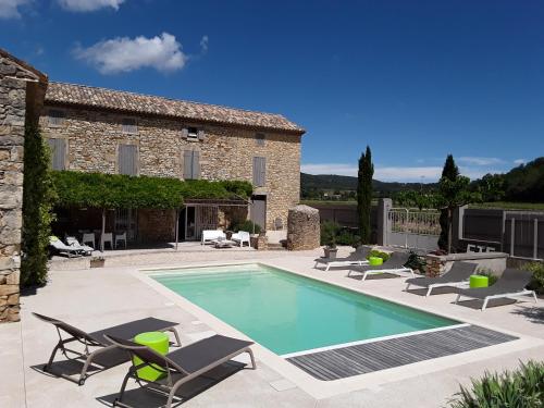 Peldbaseins, le gîte de Montagnac (le gite de Montagnac) in La Roque-sur-Ceze