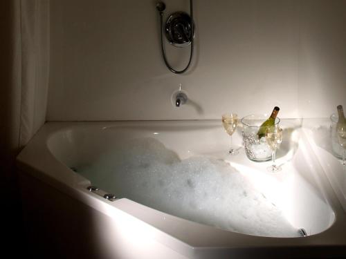 Studio with Spa Bath