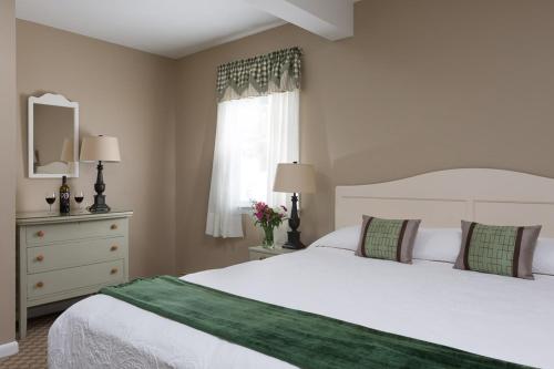 Dockside Guest Quarters Dockside Guest Quarters