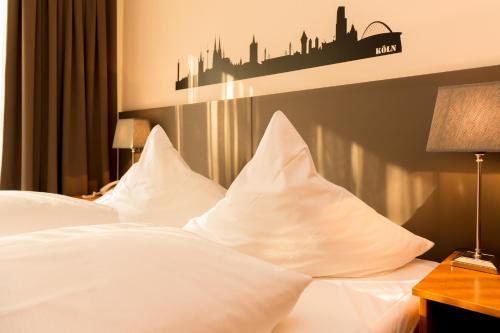 Double Room image 10