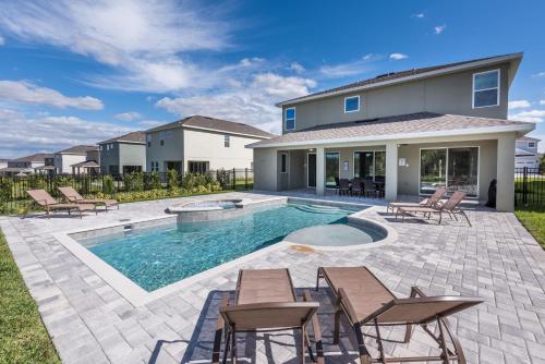 Striking Home with Loft Area & Games near Disney - 7728F - image 2