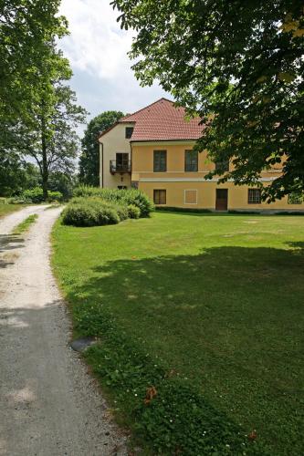 入口, Zamek Jindrichovice in 高連尼克