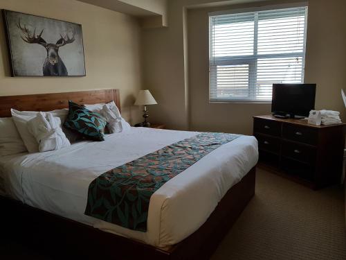 One-Bedroom Suite with Spa Bath image 8