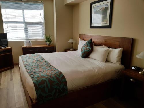 Sunset Resorts Canmore and Spa - image 4