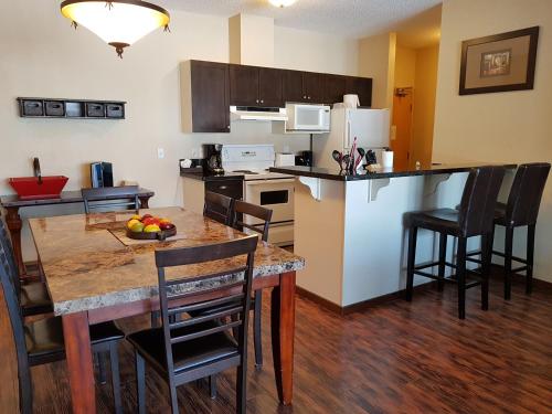 Two-Bedroom Suite with Balcony image 9