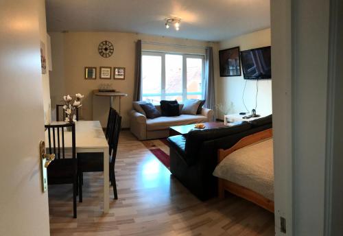  Apt et Chambres Chez Lila & Nicolas in Braine-l'Alleud