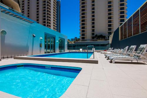 BEACHCOMBER RESORT SURFERS PARADISE $125 ($̶1̶6̶0̶) - Updated 2023 Prices &  Condominium Reviews - Gold Coast