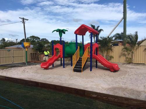 สนามเด็กเล่น, Discovery Parks - Fraser Street, Hervey Bay in อ่าวเฮอร์วี่