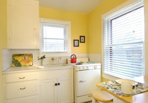 Palm Cottages In Or