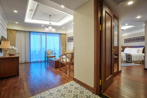 Balcony Junior Suite image 4