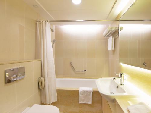 room detail thumbnail 2