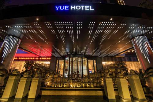 Wuhan Yue Hotel Wuhan Yue Hotel is conveniently located in the popular Hankou Railway Station area. The property offers a wide range of amenities and perks to ensure you have a great time. Service-minded staff will w