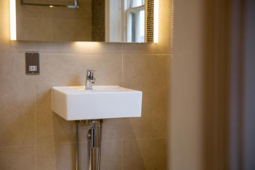 Grays Court Hotel - image 8