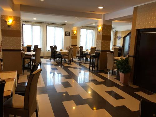 مطعم, Hotel boutique Garden Resort by Brancoveanu in بران