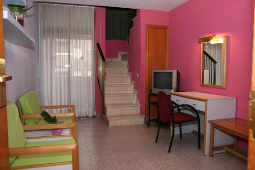 4 twin beds