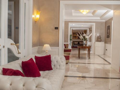 Hotel San Pietro, Naples (photo 8)