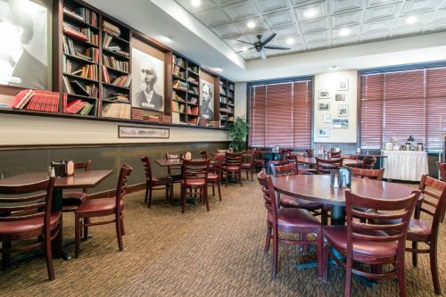 Clarion Hotel & Suites University-Shippensburg - image 5
