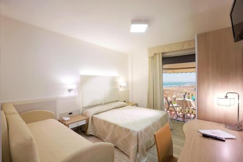 Hotel Savoy - image 8