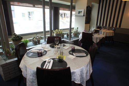 LOGIS Hotel-Restaurant Le Relais d'Aligre in Châteauneuf-en-Thymerais