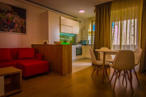 Top Trio Residence - image 4