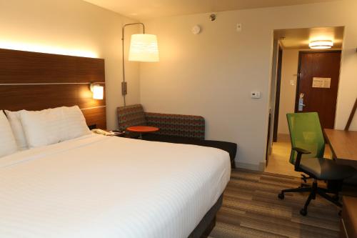 Photo - Holiday Inn Express Phoenix-Airport/University Drive, an IHG Hotel