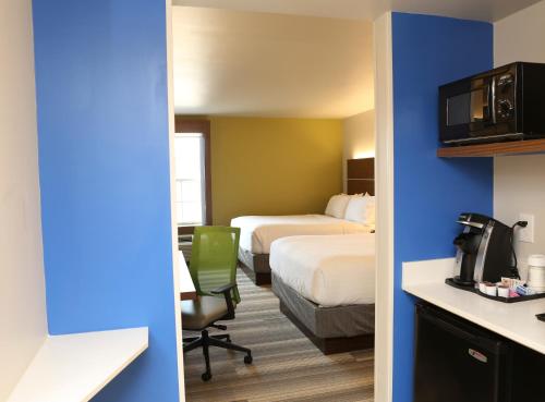 Standard Room with Two Queen Beds