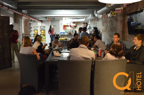 Aufenthaltsraum/TV-Zimmer, Q4 Hotel and Hostel in New York (NY)