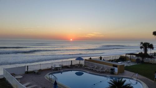Surrounding environment, Driftwood Resort in Ormond Beach (FL)