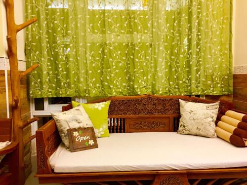 Home & Teak Homestay