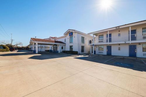 Motel 6-Grand Prairie, TX - Interstate 30 in Grand Prairie, USA