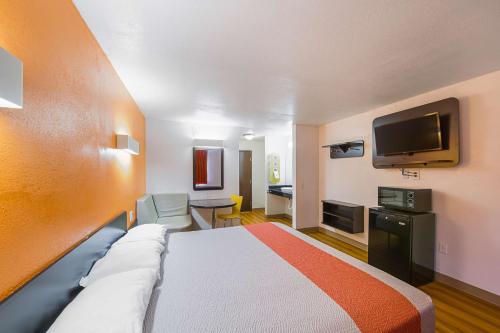 Motel 6-Amarillo, TX Motel 6 Amarillo is a popular choice amongst travelers in Amarillo (TX), whether exploring or just passing through. Offering a variety of facilities and services, the hotel provides all you need for a