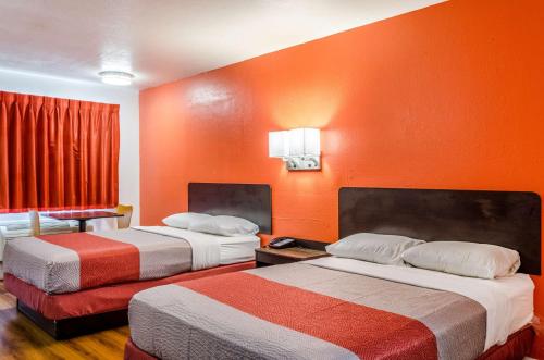 2 double beds