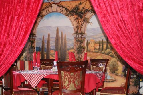 레스토랑, Little Italy Hotel in 누쿠알로파