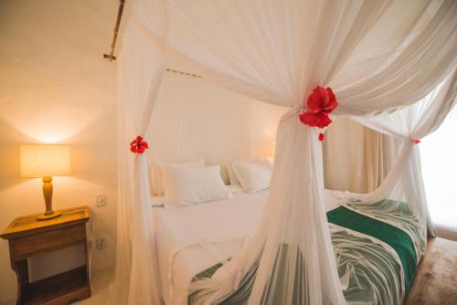 Hotel Boutique Bahia Bonita Stop at Pousada Ouro Sobre Azul to discover the wonders of Trancoso. The hotel offers a high standard of service and amenities to suit the individual needs of all travelers. Take advantage of the hote