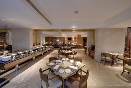 مطعم, Pride Premier Pune in بونه