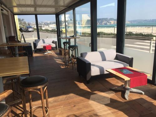 Balcony/terrace, Hotel & Restaurant de la Plage in Morgat